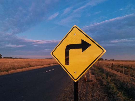 Curva a la derecha · preventiva